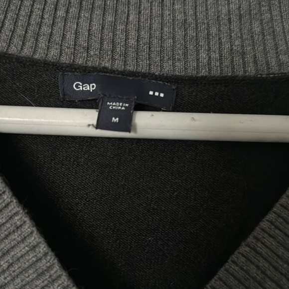 Gap Women’s sweater Medium - Picture 2 of 4